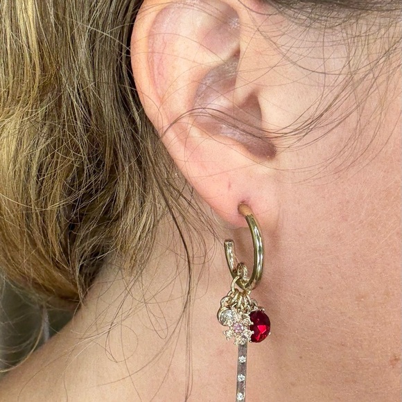💸CLEARANCE 4/$15💸 Ann Taylor Gold and Red Dangle Earrings - Picture 2 of 3